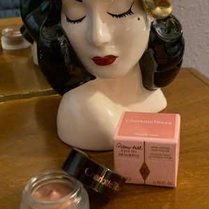 EYES TO MESMERISE Pillow Talk